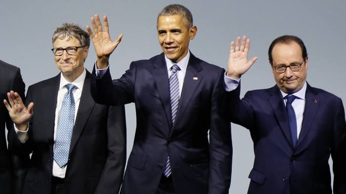 (LtoR) Microsoft CEO Bill Gates, US President Barack Obama and French President Francois Hollande pose for a family photo during the "Mission Innovation - Accelerating the Clean Energy Revolution" meeting on the opening day of the World Climate Change Conference 2015