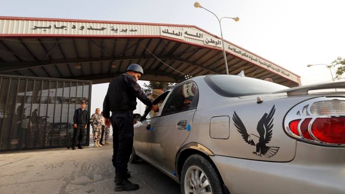 A Jordanian policeman checks a car at Jordan's Jaber border crossing checkpoint near Syria's Nasib checkpoint, near Mafraq, Jordan, October 15, 2018. REUTERS/Muhammad Hamed