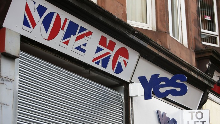 GLASGOW, SCOTLAND - SEPTEMBER 04:  Political viewpoints decorate the exterior of premises- one reads 'Vote No' in favour of the Union, the other is a 'Yes' sign for a 'Yes Scotland' pro-independence office, showing opposing sides of the argument for the forthcoming Scottish independence referendum, on September 4, 2014 in Glasgow, Scotland. Scotland will vote on whether or not to leave the United Kingdom in a referendum to be held on September 18th this year.  (Photo by Jeremy Sutton-Hibbert/Getty Images)