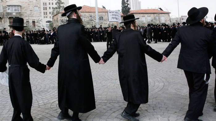 Haredim protest against new military service rules, February 2014