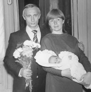 Lyudmila Putina with Vladimir and their daughter, Masha, in 1985