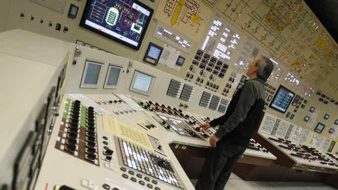 An employee works in the central control room during a nuclear accident simulation as part of a safety regulations exercise at Nuclear Power Plant Dukovany in Dukovany March 26, 2013. REUTERS/David W Cerny (CZECH REPUBLIC - Tags: ENERGY) - GM1E93Q1LMK01