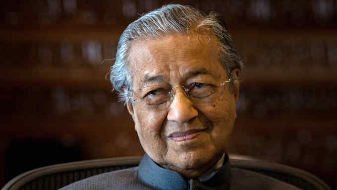 Mahathir Mohamad, Malaysia's former prime minister, listens during an interview in Purtrajaya, Malaysia, on Tuesday, April 11, 2017. The six-decade rule of Prime Minister Najib Razak's ruling coalition may finally be nearing an end, according to Malaysia's longest-serving prime minister. Photographer: Sanjit Das/Bloomberg