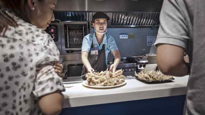 An employee brings out a plate of freshly prepared shrimp at an Alibaba Group Holding Ltd. Hema Store in Shanghai, China, on Tuesday, Sept. 12, 2017. Hema stores are one-stop shops where users can pay with their mobile app, get recommendations by scanning product bar codes, and have seafood cooked on the spot, and also serving as last-mile delivery fulfillment centers, where goods get to buyers within 30 minutes. Photographer: Qilai Shen/Bloomberg