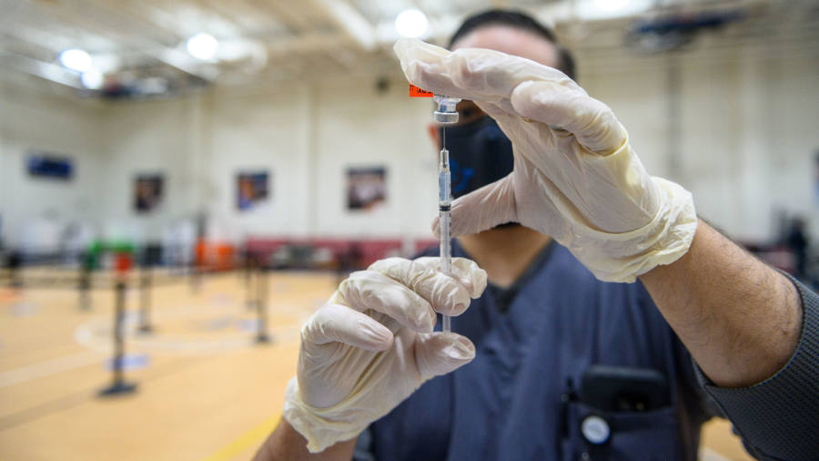 Photo of Dernier coronavirus: les États-Unis assouplissent les directives vaccinales pour laisser plus de temps entre les doses