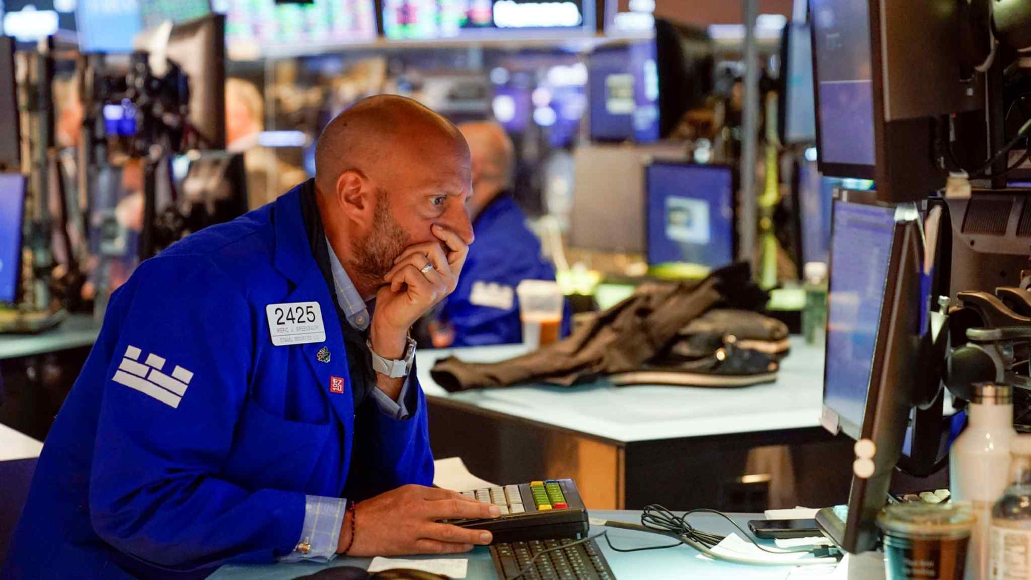US stock rally fades as oil price drop drags down energy companies