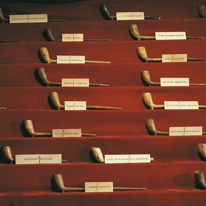 A tray of old clay pipes at Keen's, labeled with the names of their famous owners.