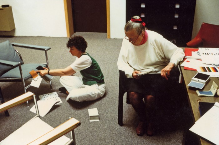 Perriand-Barsac bekerja dengan ibunya, 1988