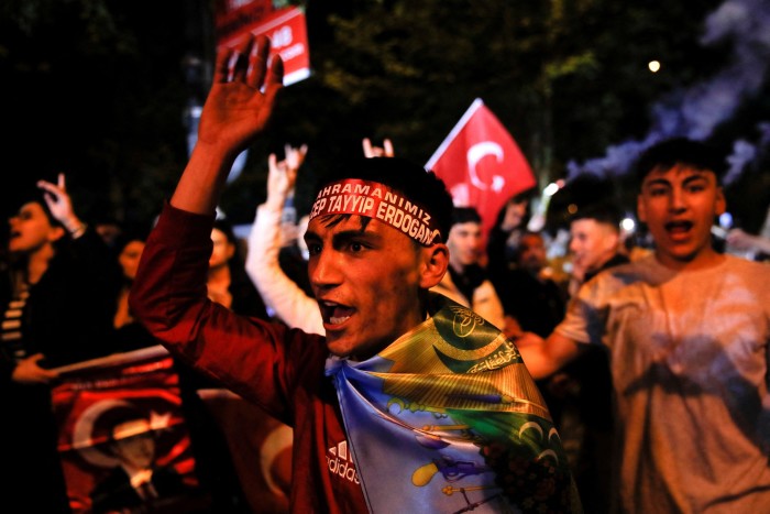 Supporters of Turkish president Recep Tayyip Erdoğan and the AK Party gather in Istanbul
