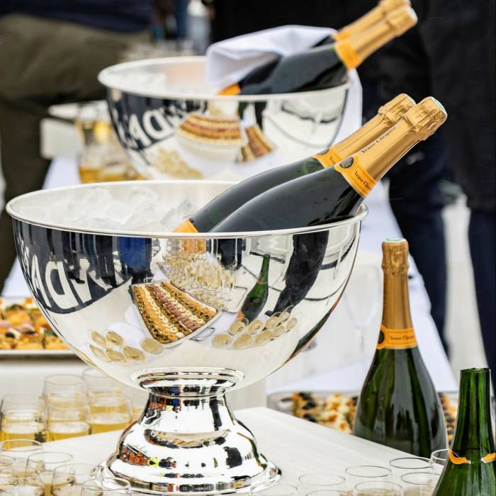 Šampano švediškas stalas 90 laipsnių į šiaurę