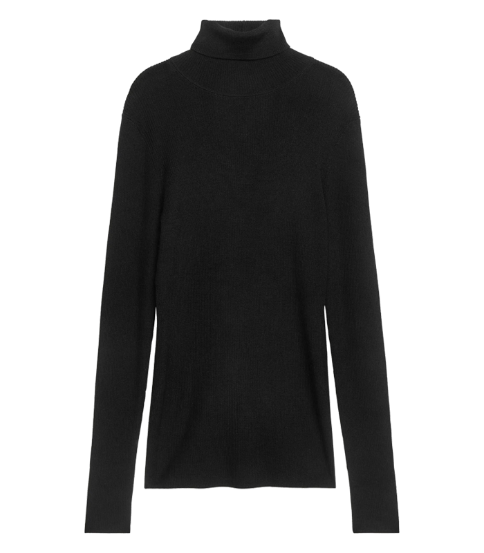 suéter negro con cuello de polo