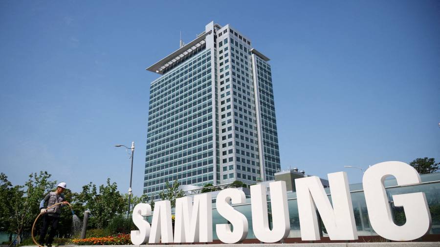 Samsung signals end to chip downturn with forecast 10-fold jump in profit
