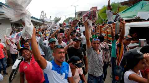 Mineros de las comunidades del Bajo Cauca protestan contra el gobierno del presidente Gustavo Petro en Taraza, Colombia, el miércoles 15 de marzo de 2023.