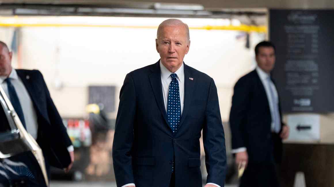 Biden issues new sanctions against Russia in response to Navalny death