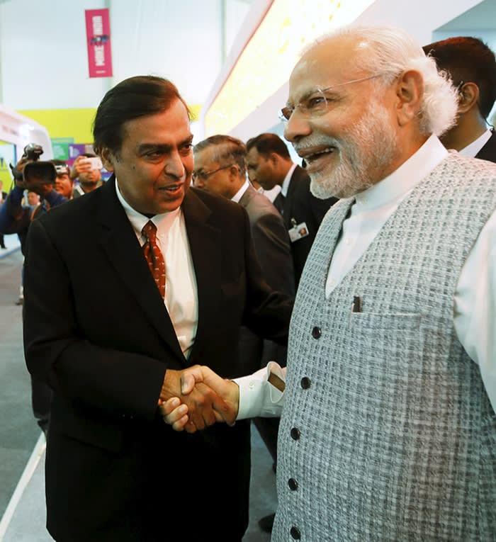 Prime minister Narendra Modi shakes hands with Ambani at ‘Make In India Week’, Mumbai, 2016