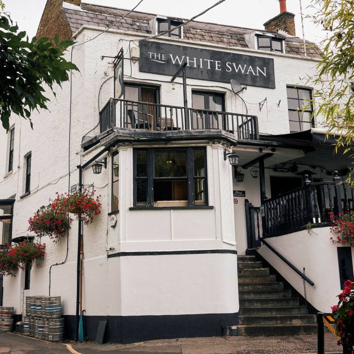 The White Swan was built in the 17th century
