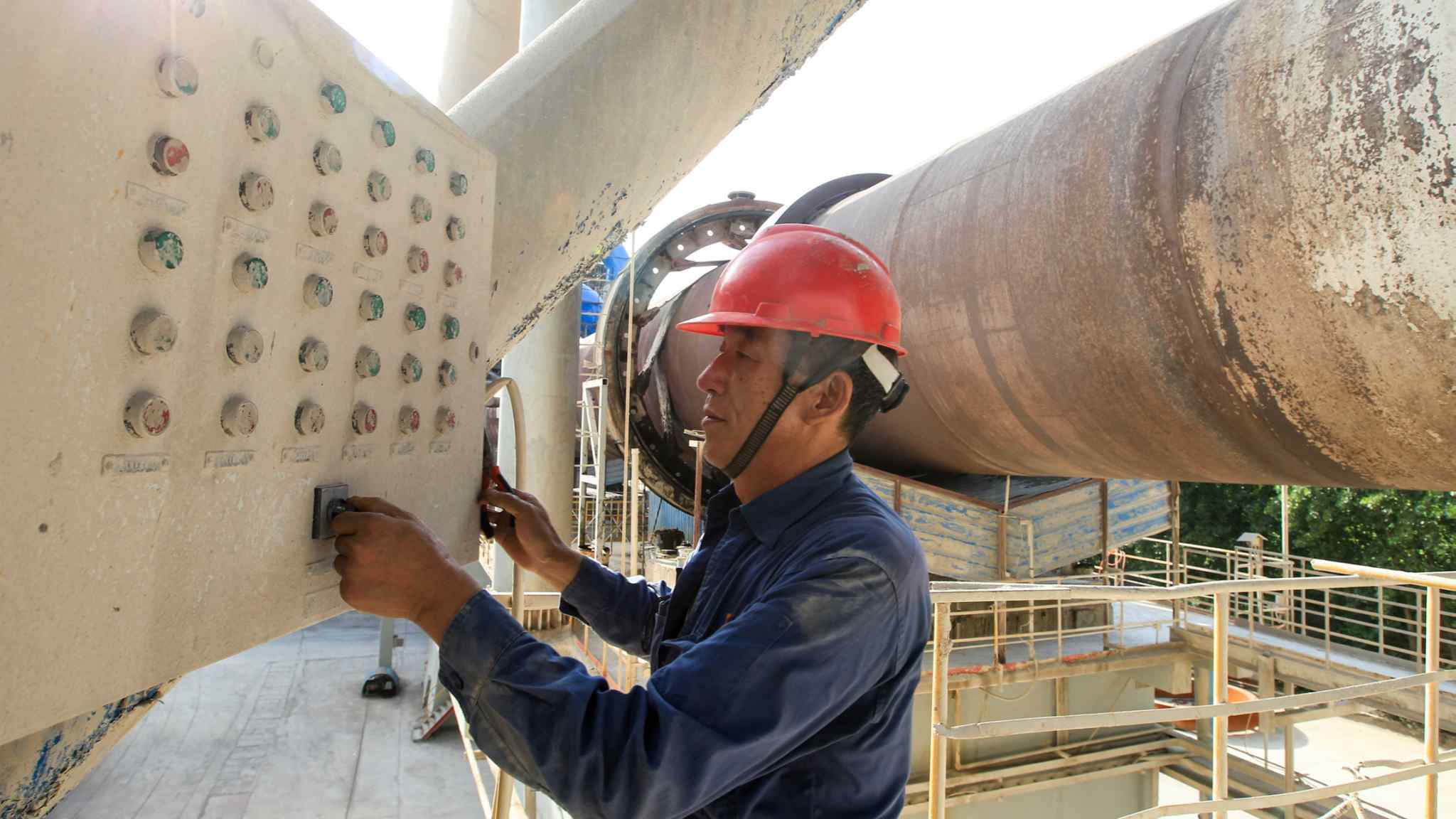 China property woes trigger decline in global cement output 