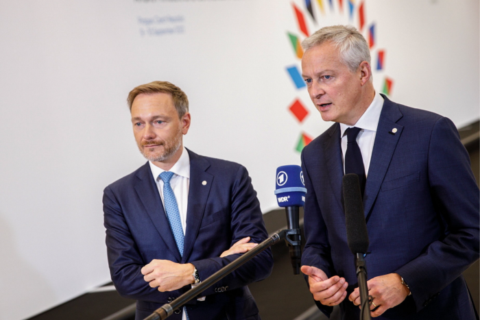 French finance minister Bruno Le Maire, right,  and his German counterpart Christian Lindner