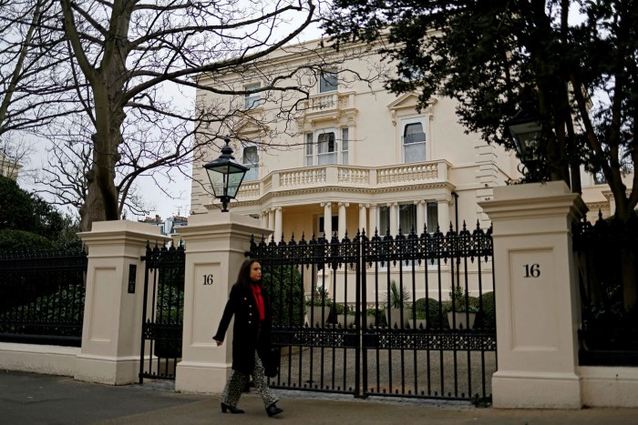 A mansion owned by Abramovich in London