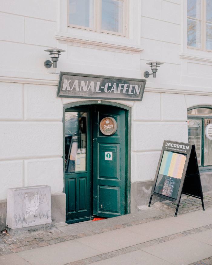 The green doors of Kanal-Caféen restaurant