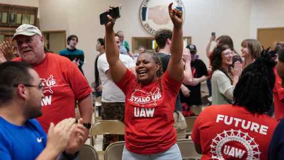 Volkswagen workers in Tennessee vote to join union in win for UAW