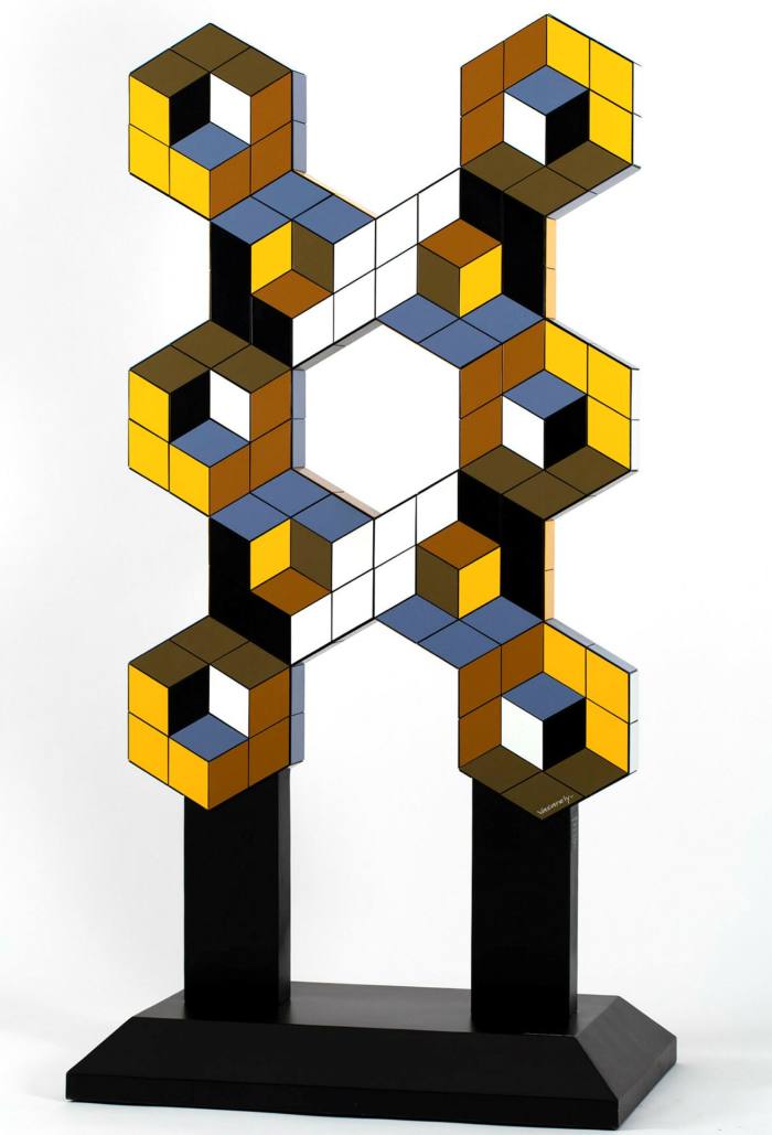 Sculpture de cubes et d'hexagones