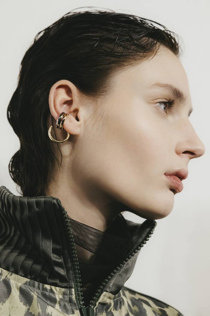 Single earring (exclusive to Japan), POA
