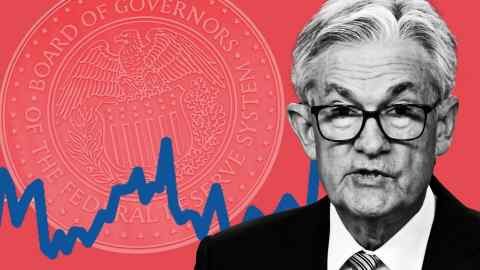 Un montaje de una foto de Jay Powell, el logotipo de la Reserva Federal y un gráfico de líneas