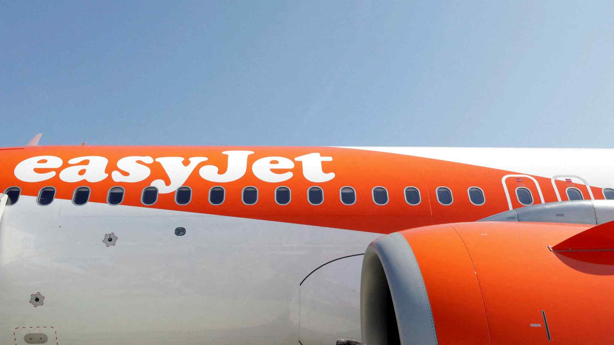 EasyJet executive quits over flight chaos