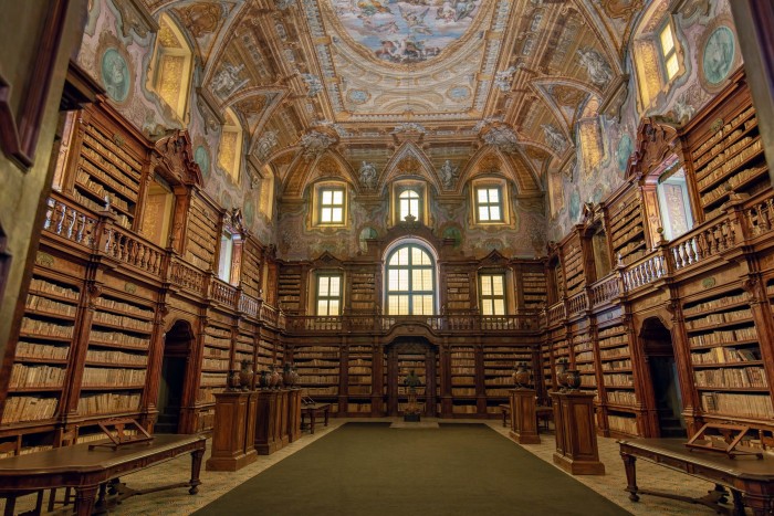 The baroque Girolamini library