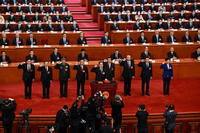 Qing Gang wird zusammen mit Mitgliedern des Staatsrates auf der Jahrestagung des Nationalen Volkskongresses, Chinas Siegelparlament, im März in Peking vereidigt.  