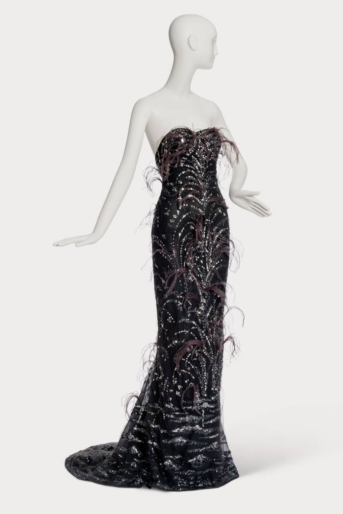The feather-trimmed sheath worn by Naomi Campbell, from L’Wren Scott’s ‘Tuxedo Terrace’ collection