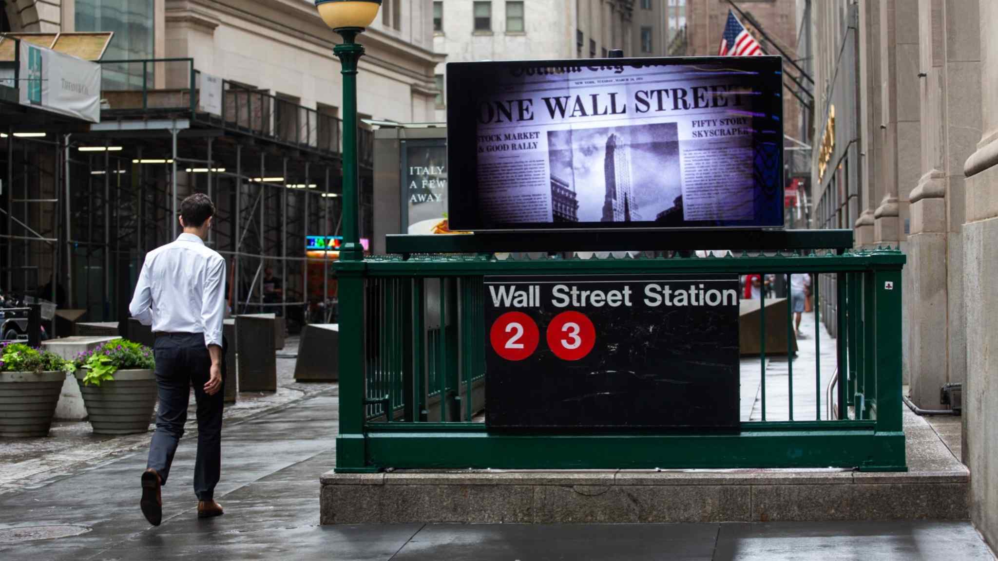 Wall Street bonuses tumbled 26% last year amid dealmaking slump