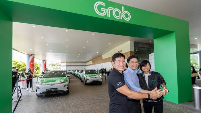 Anthony Tan, Lawrence Wong and a Grab staff member