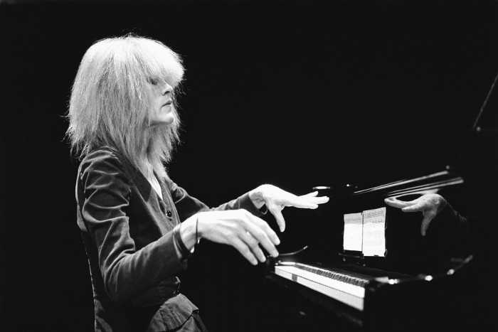 Bley plays the piano in 1989. She was noted for her ‘remarkable and commendable loyalty’ to a core group of collaborators 