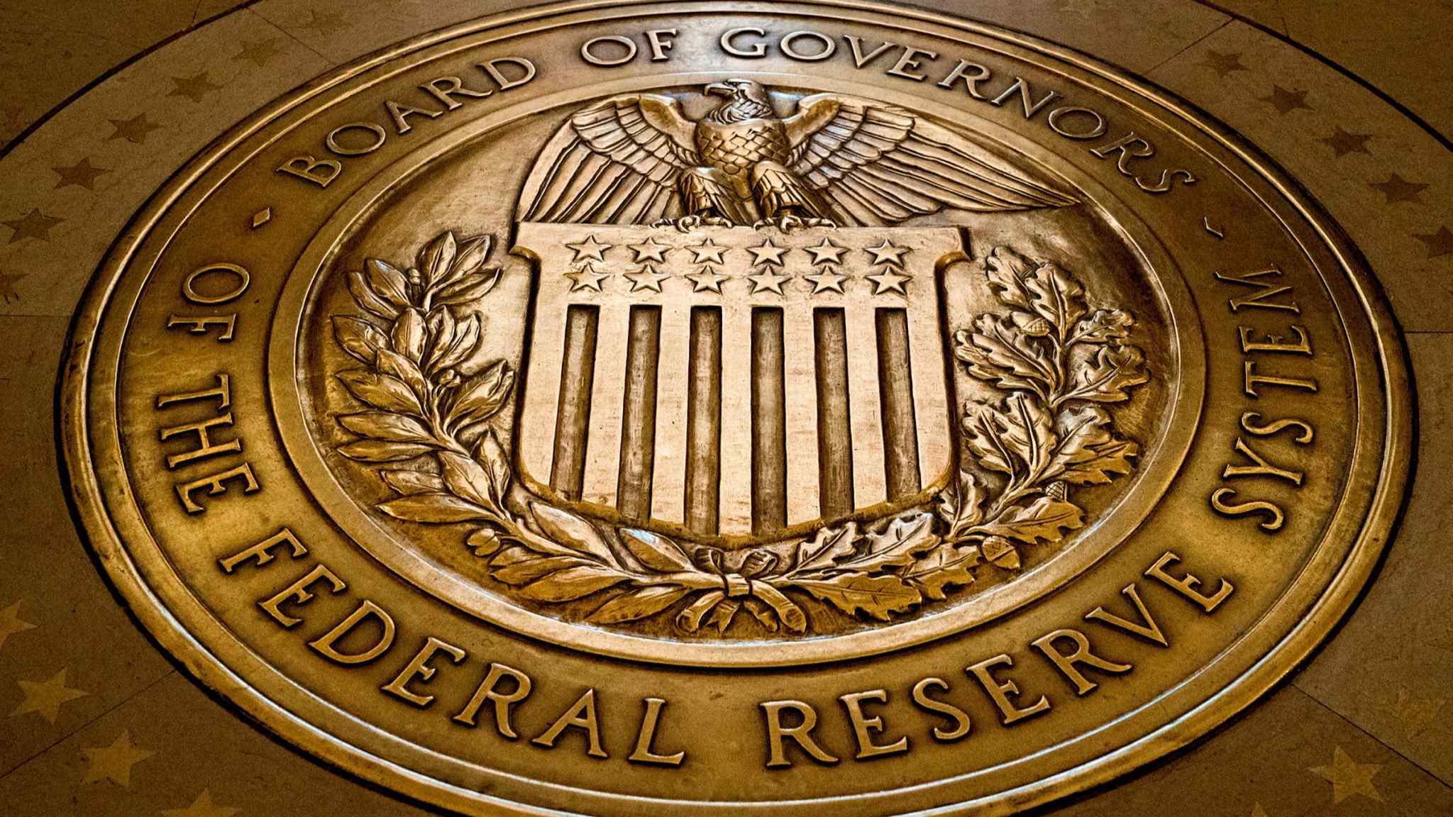 Banks and funds stash record $2tn overnight at Fed facility