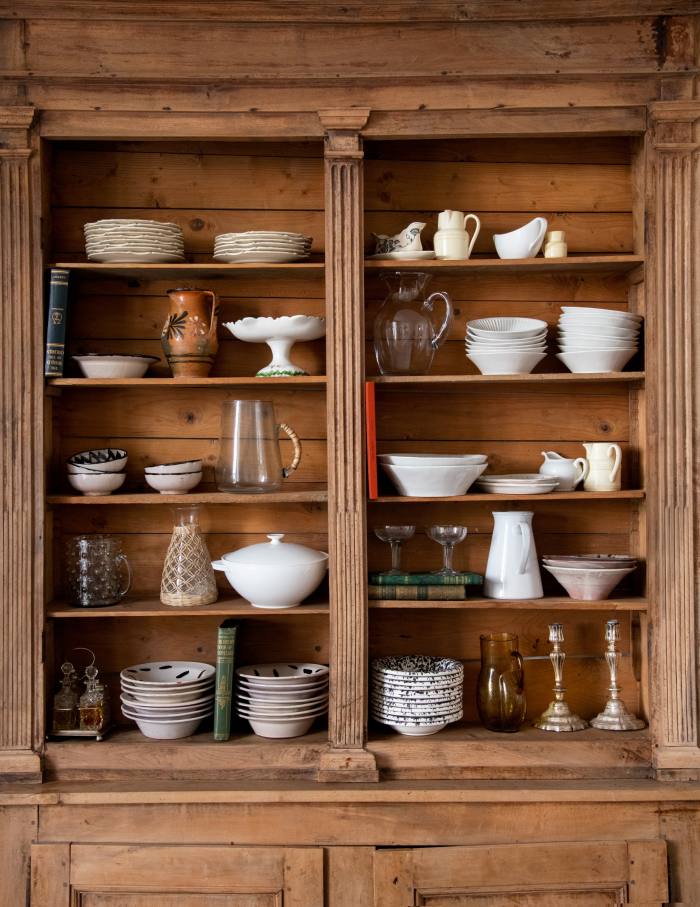 Vintage tableware in your dining room