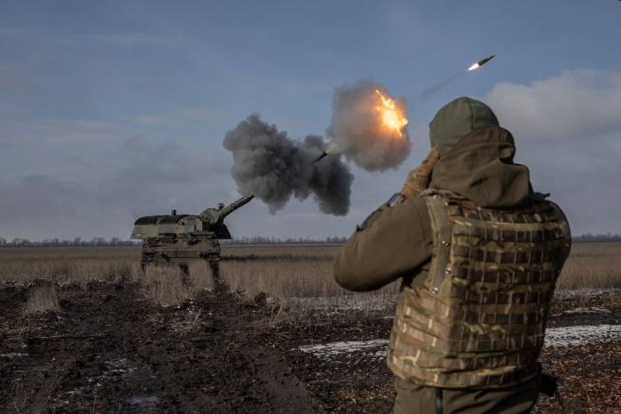 Ukrainian 43rd Heavy Artillery Brigade fires German Panzerhaubitze 2000 howitzers at Russian positions near Bakhmut