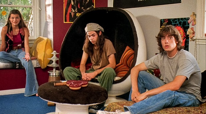 Three young people in a bedroom in ‘Dazed and Confused’