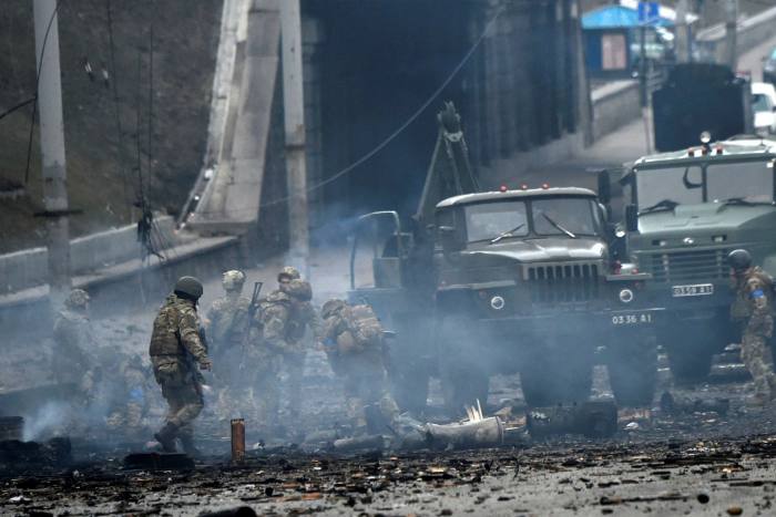 Ukrainian troops in Kyiv