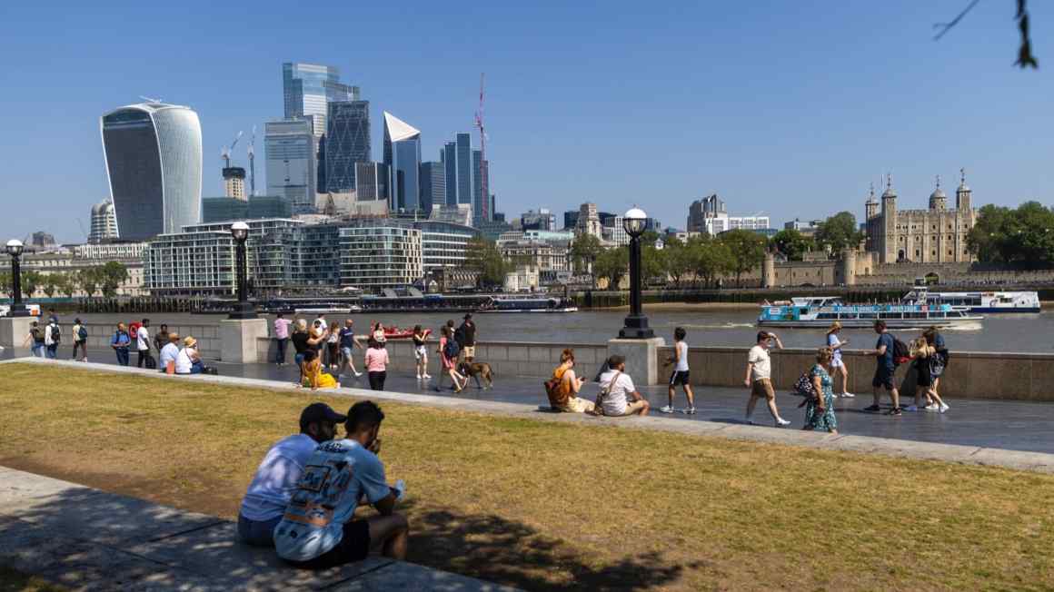 Income gap between Londoners and rest of UK hits record high
