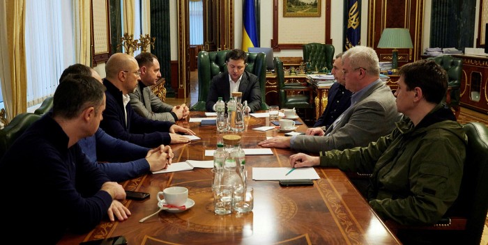 Volodymyr Zelensky during a meeting with officials