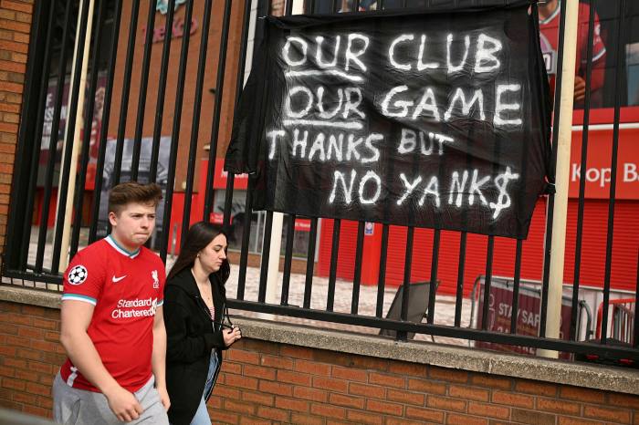 Protesting Liverpool fans