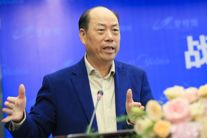 De oprichter van Country Garden, Yang Guoqiang, woonde in 2017 een ondertekeningsceremonie bij in China 