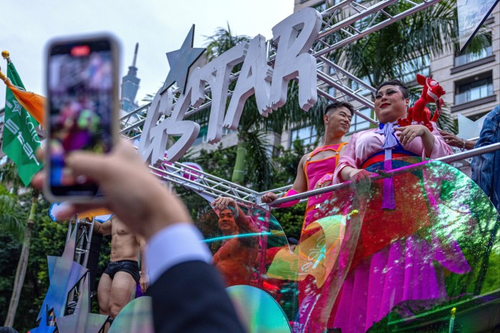 Artiesten tijdens de LGBT+-trotsparade in Taiwan in oktober
