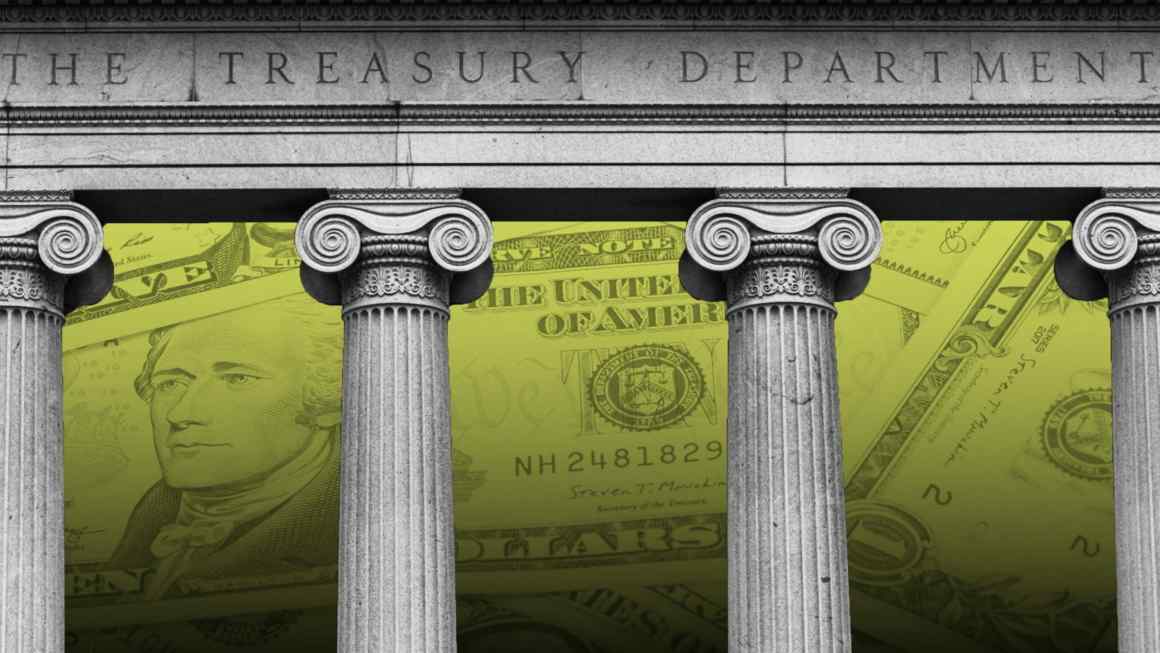 US Treasuries sell off ahead of jobs and inflation data