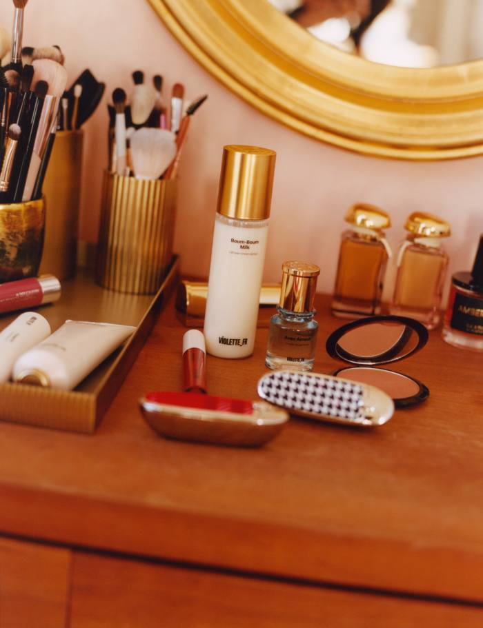 Violette_FR Boum-Boum Milk and Guerlain Rouge G lipstick on Serrat's mirror table