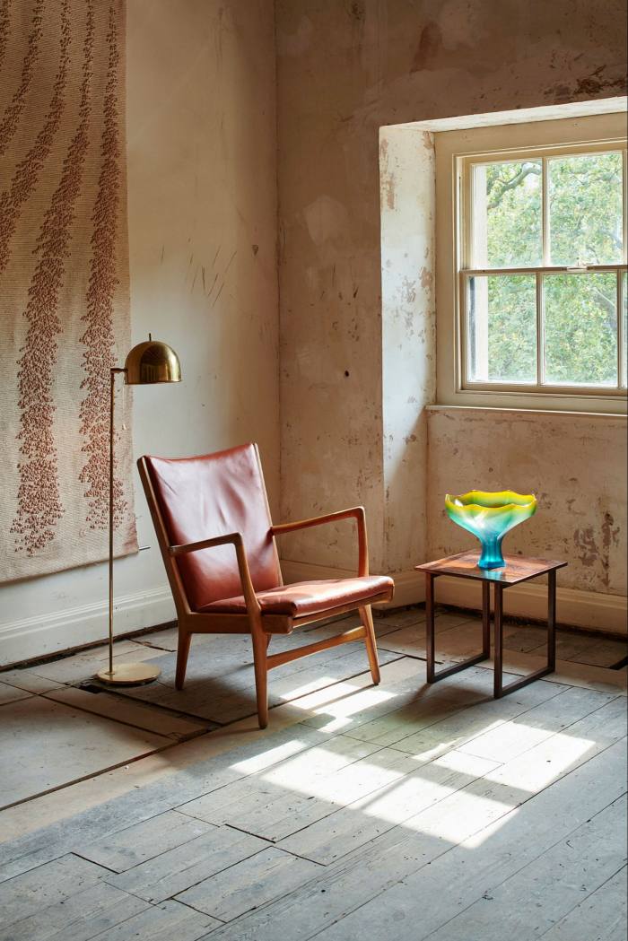 A room from the Modernity collaboration featuring: Bergboms floor lamp, 1960s; AP16 chair designed by Hans Wegner for AP Stolen, 1950s; ‘Narcissus’ by Joon Yong Kim, 2020