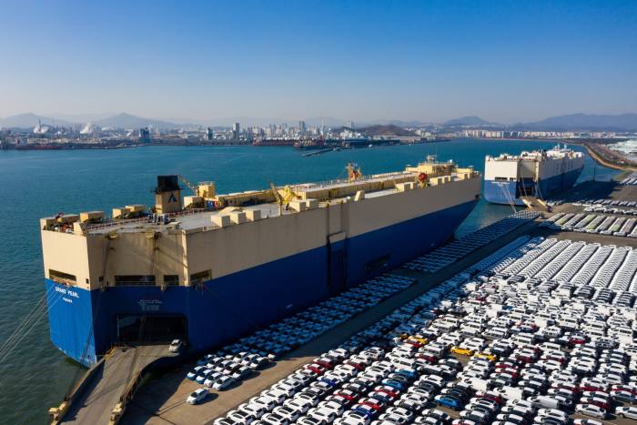Hyundai vehicles wait to be loaded onto a container ship at Ulsan. 