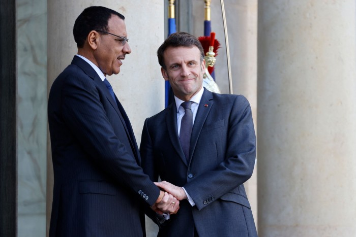 The two presidents shake hands at the Elysée Palace